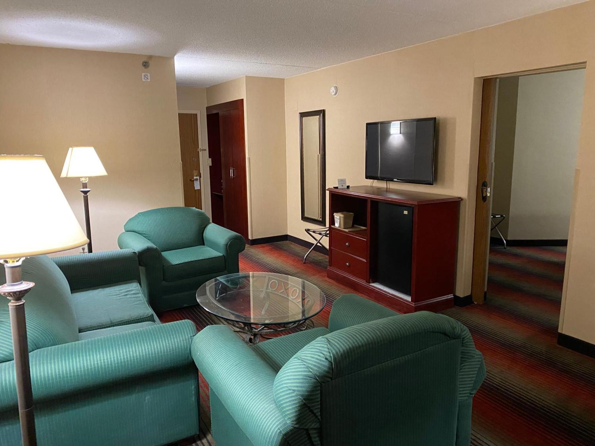 Ramada By Wyndham Rochelle Park Near Paramus Exterior foto